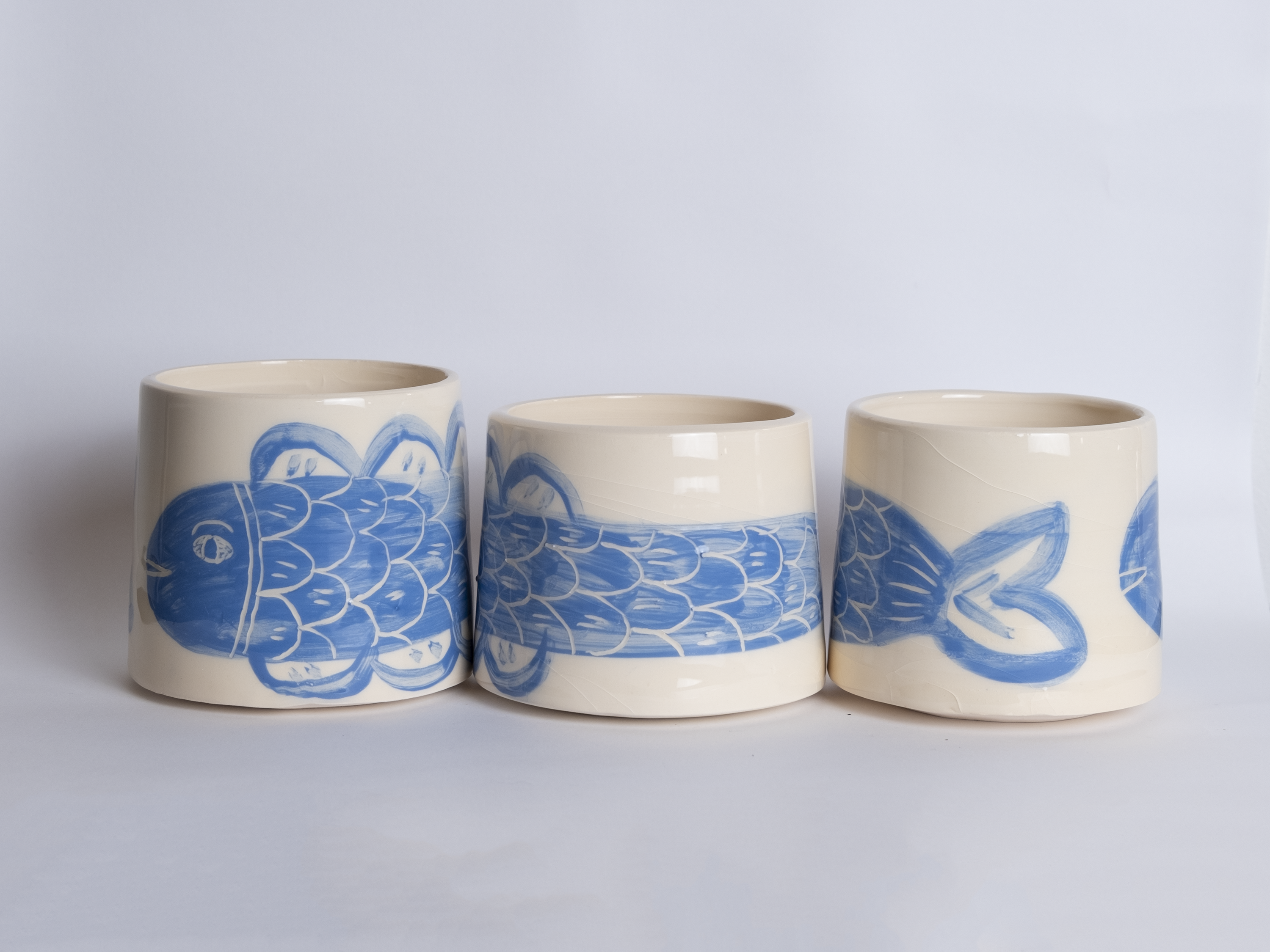 Matilde Horta - Wholesale Pen & Pencil Holder - Blue Fish - Ceramic pencil holder cup - 90x80x80mm4
