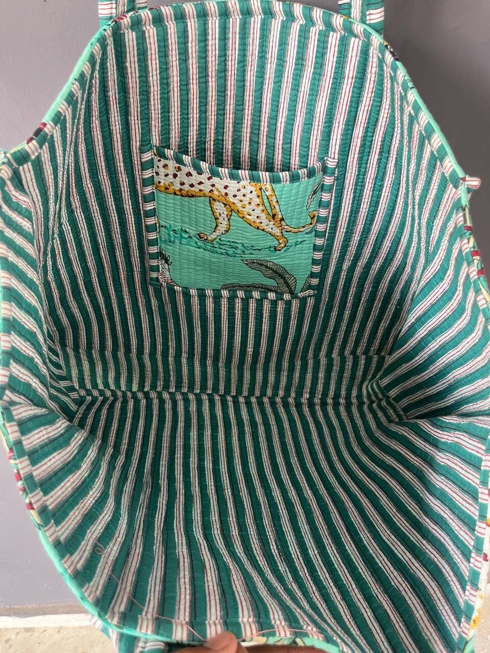 Bhawana Handicrafts - Wholesale Draagtas - Dames - Omkeerbare milieuvriendelijke patchwork-draagtas van gewatteerd katoen4