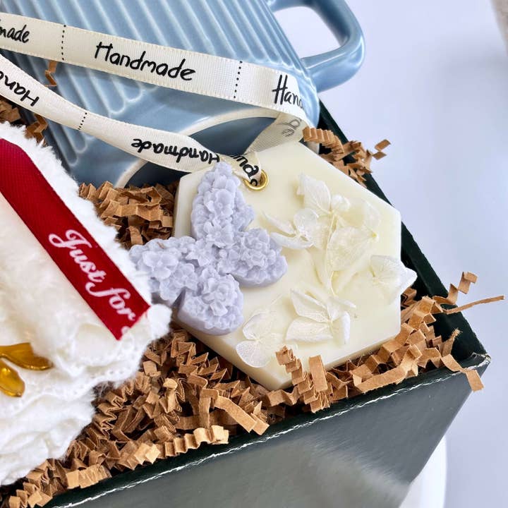 OH MY BOX - Wholesale Gift box - Cozy Gift Box For Women With Mug Teddy Bear And Soy Wax Arom2