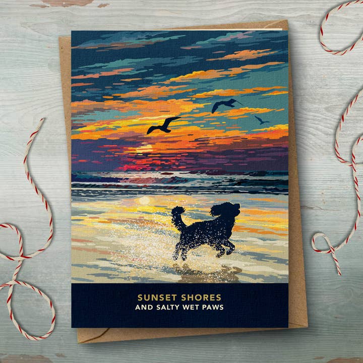 TB125 Cockapoo an einer Sonnenuntergangsküste. Eine Karte für Hundeliebhaber für den Großhandel von The Typecast Gallery