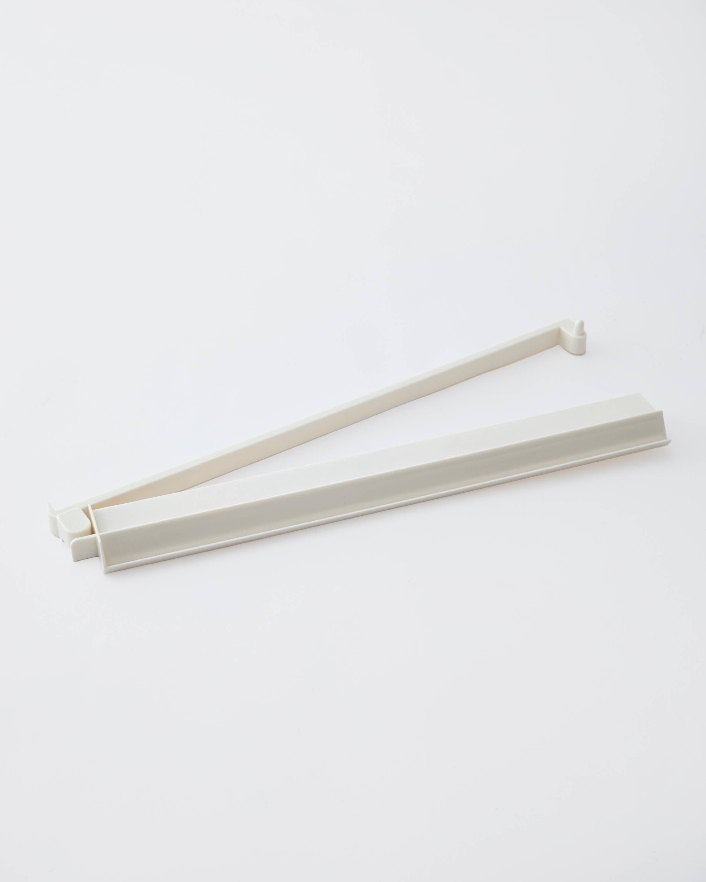 Oh My Mahjong - Wholesale Board Game - White Acrylic Rack and Pusher Set1