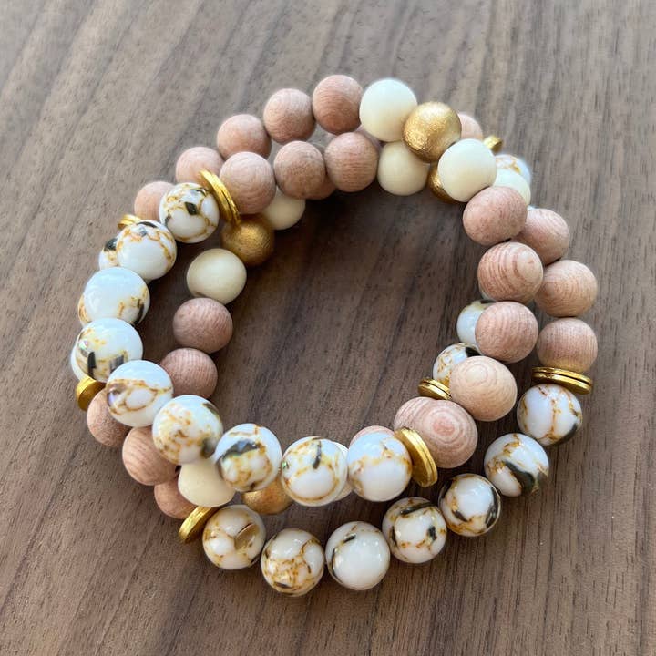 Bracelet The Harper Wrap • Perles en turquoise et bois de rose pour la vente par Kelsey O’Brien Designs