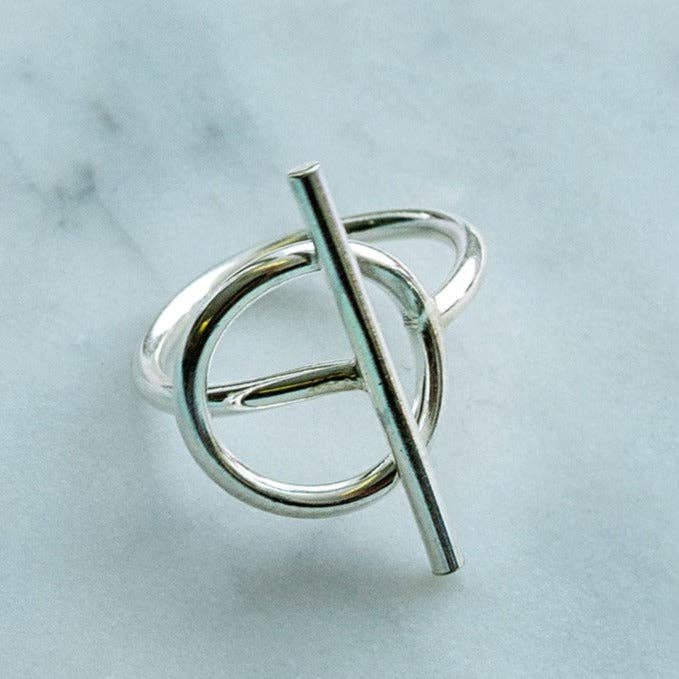 Minimalistischer Ring aus Sterlingsilber in T-Form für den Großhandel von Otis Jaxon London