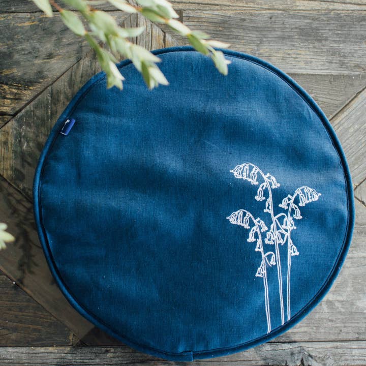 Pad de chef en lin bleu marine pour la vente par Helen Round - hand printed linen and bamboo wellness