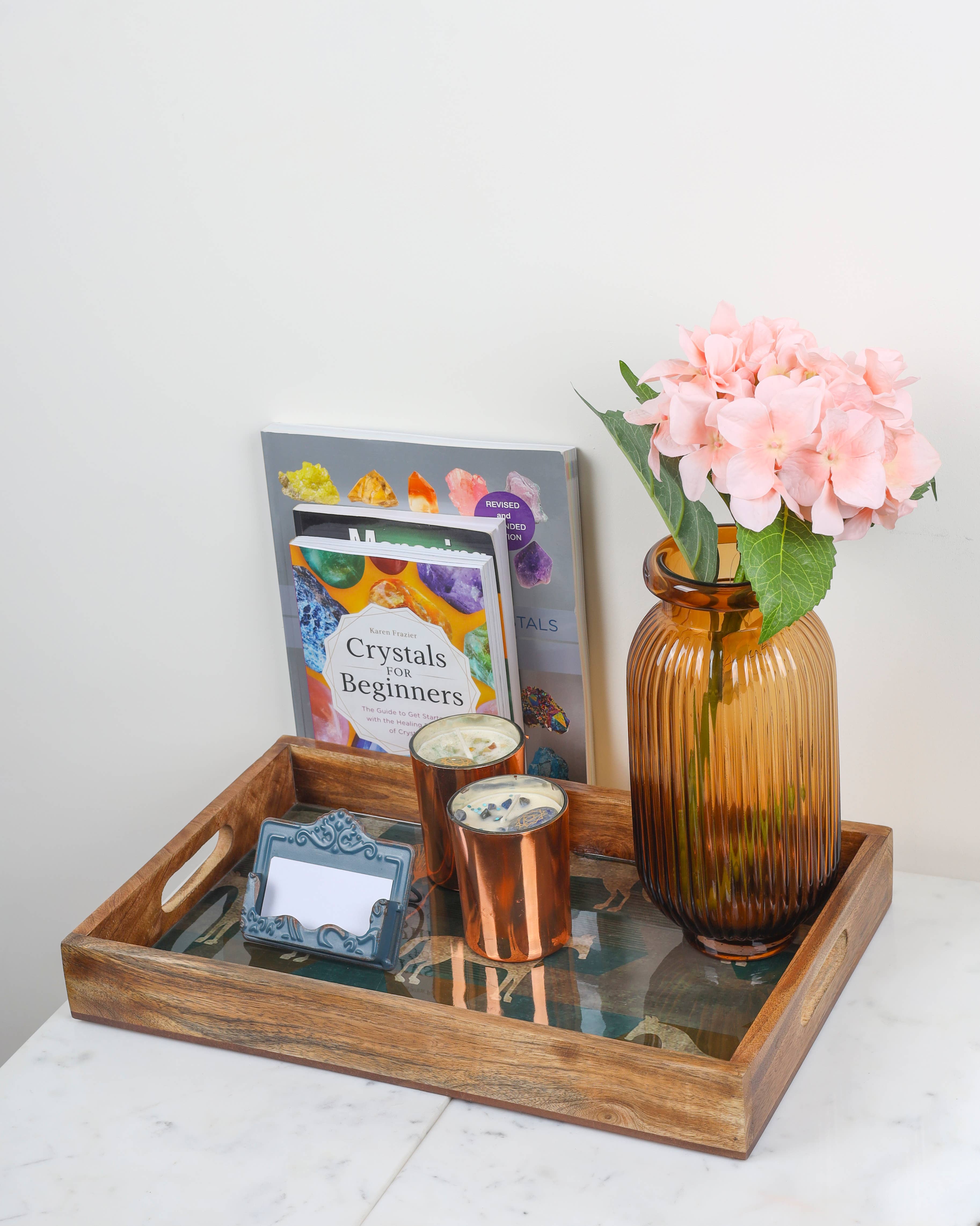 Tiramisu – Großhandel Deko-Tablett – Tiramisu 3er-Set dekorative Tabletts aus Harz und Mangoholz mit Pferdemotiv1