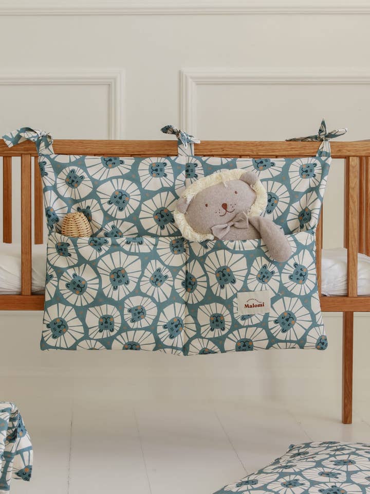 Bett-Organizer Denim Lions für den Großhandel von Malomi Kids