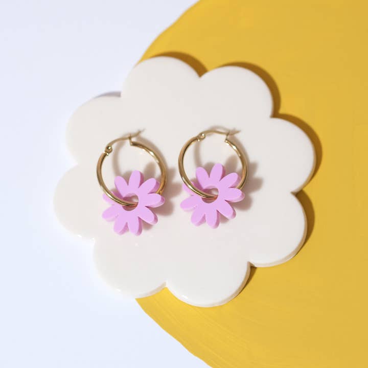 Sleepy Mountain - Wholesale Dangle Earrings - Marguerite Daisy Hoop Earrings in Lilac