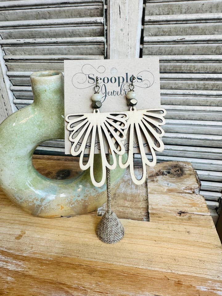 Corte Láser de Flor - Oreja para venta al por mayor de Scooples Jewelry