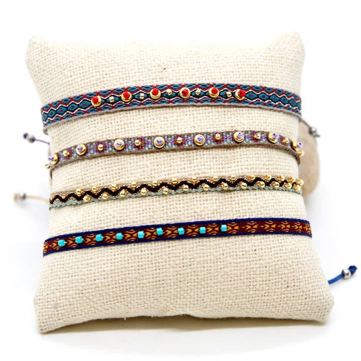 Bunt med fyra mini-pärlarmband - B8-031 för wholesale av LIZOU