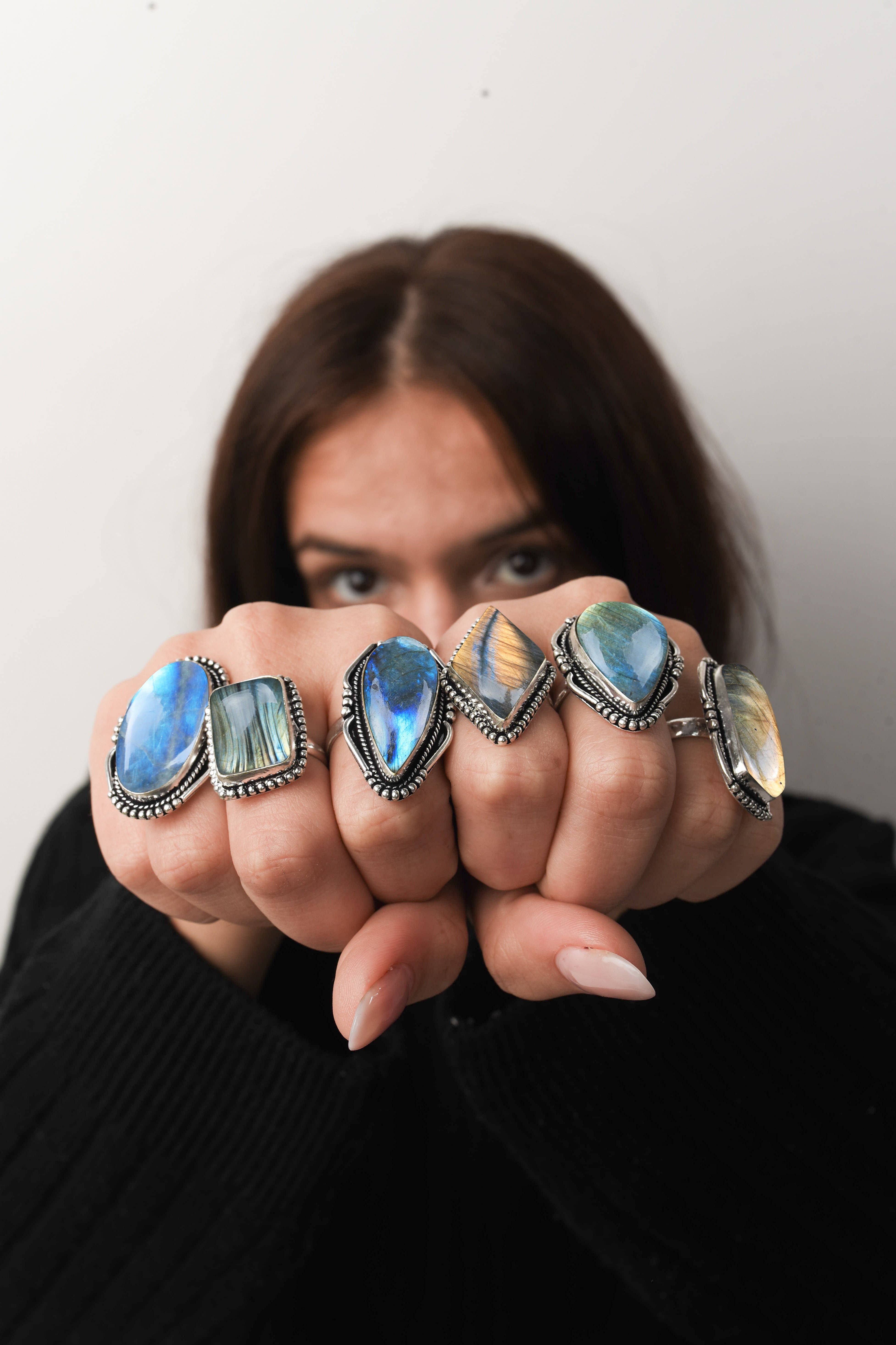 Handmade Jewels – Anel de cocktail/declaração por atacado – Anéis de Labradorite – Prateados, Feitos à Mão, Cintilantes Cinza-Azul (Tamanhos EUA 6–10, Não Ajustáveis)1