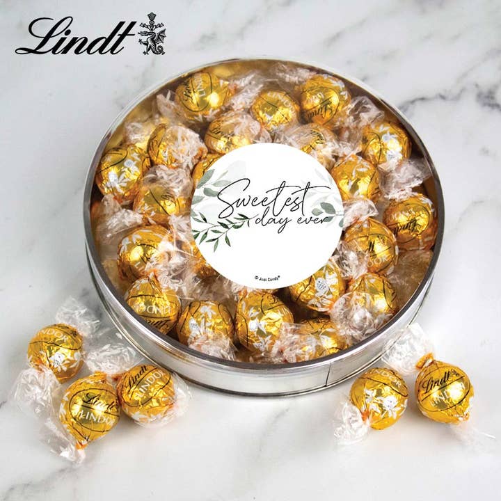 Boîte cadeau de mariage avec truffes Lindor dorées au chocolat blanc - Sweetest Day pour la vente par Just Candy