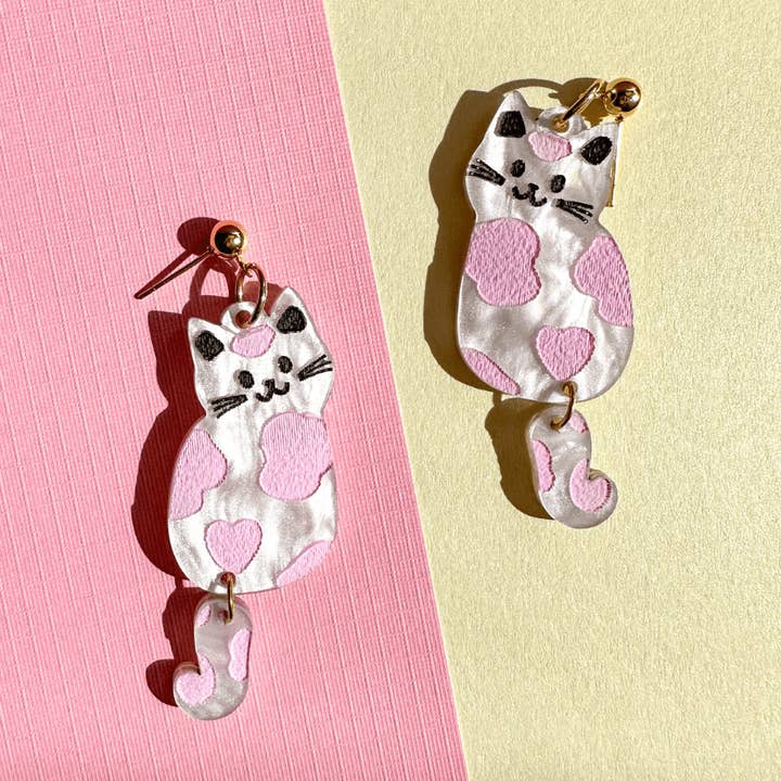 Sunnie Creative – wholesale Dangle earrings – Strawberry Milk Cat Dangles0
