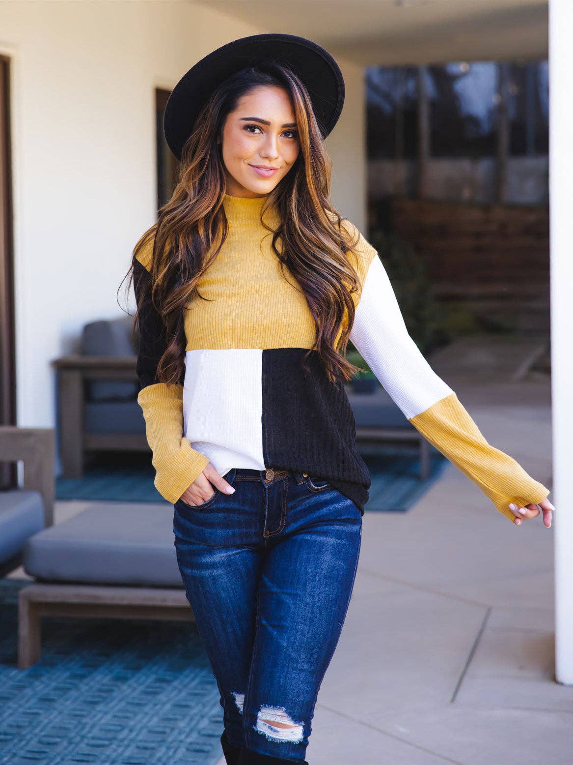 Tickled Teal – Top de malha - Mulher por atacado – Top Tricolor Mockneck Emrie8