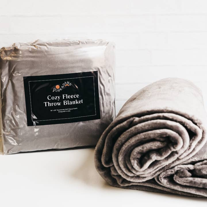 Giften Market - Wholesale Throw Blanket - Cozy Fleece Throw Blanket - Gifts for the Home - Host Gifts5