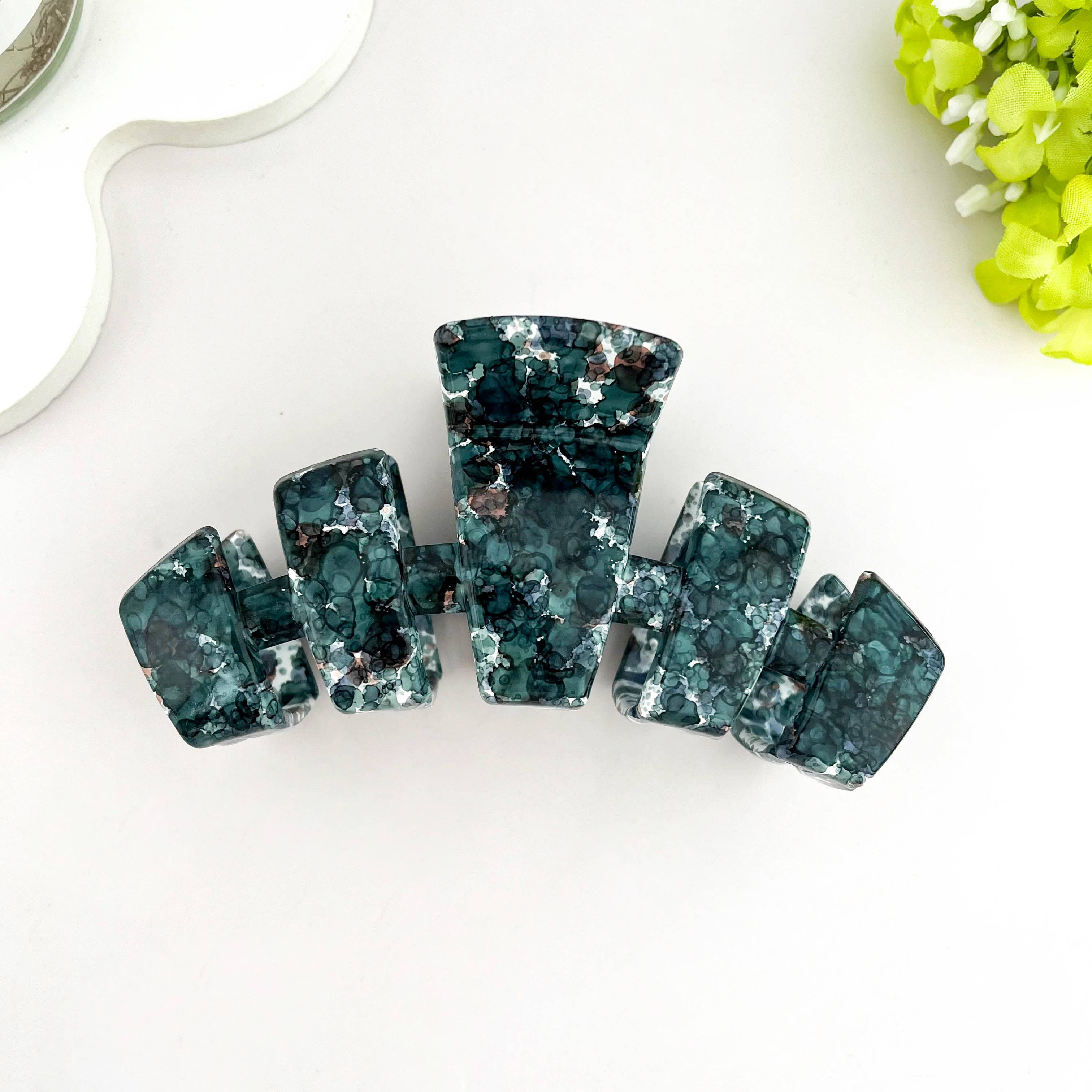 mildstyles - Wholesale Hair Clip - Women's - Vintage Large Hollow Geometric Acetate Hair Claw Clip0