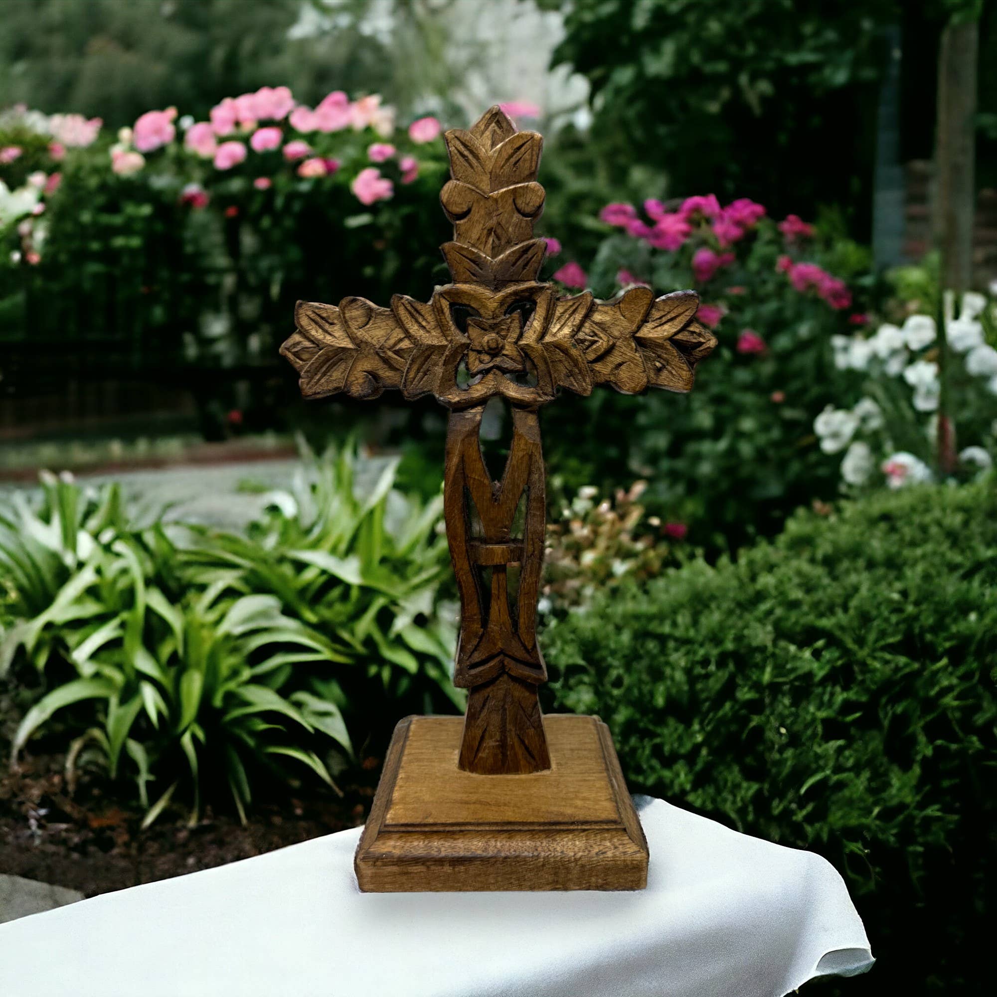 Wilco Home - Vendita all'ingrosso Decorazioni da tavolo - Croce da tavolo San Angelo in legno di mango intagliata a mano5