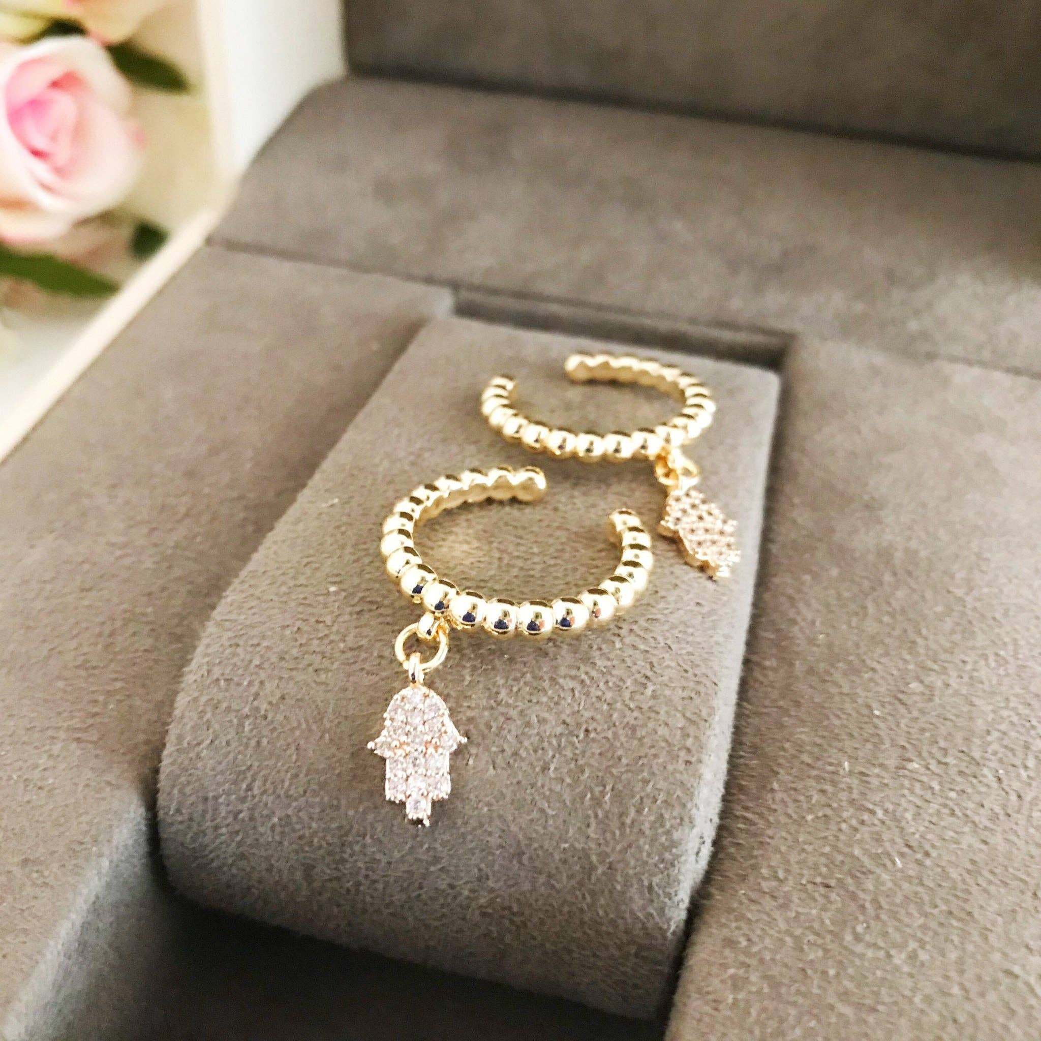 Evileyefavor - Wholesale Charm/dangle bracelet - Gold Hamsa Hand Charm Ring