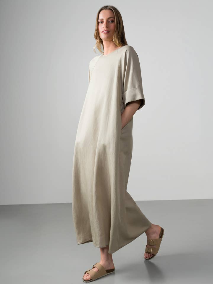 Abito lungo svasato in lino-tencel per la vendita all'ingrosso da parte di Etiem