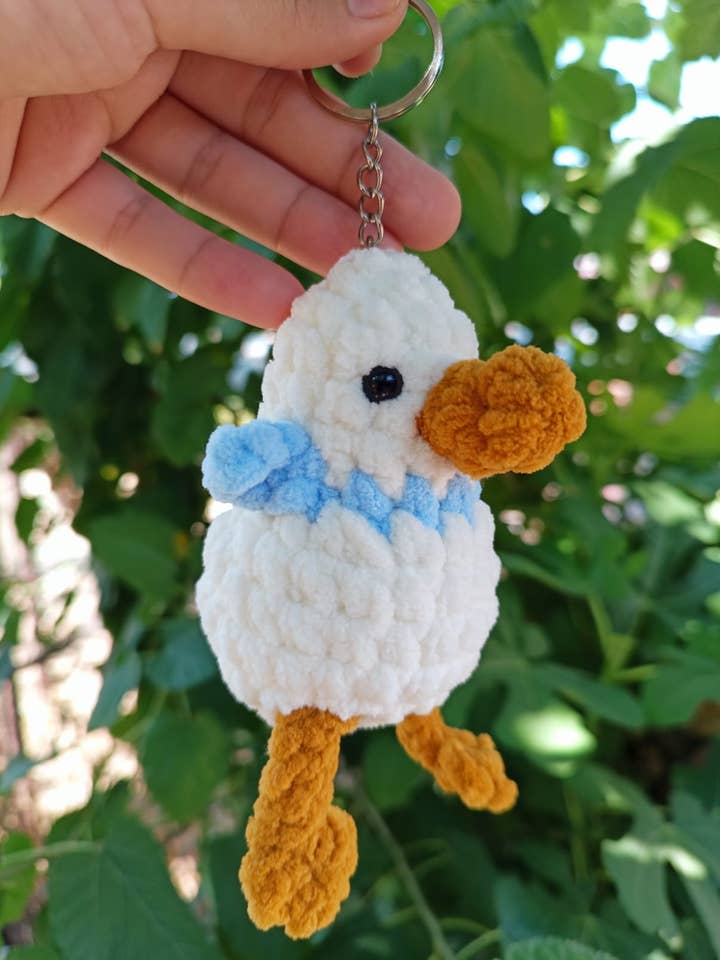Handmade Seagull Keychain – Velvet Yarn Amigurumi Accessory for wholesale by KLABELGIFT