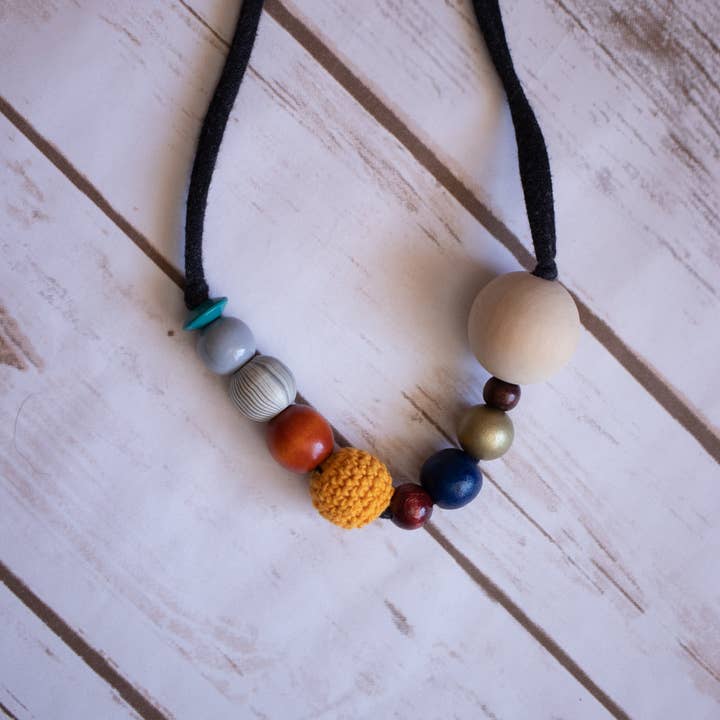 Gaia 2.0 - una collana tattile corposa per la vendita all'ingrosso da parte di Brown Blackwell