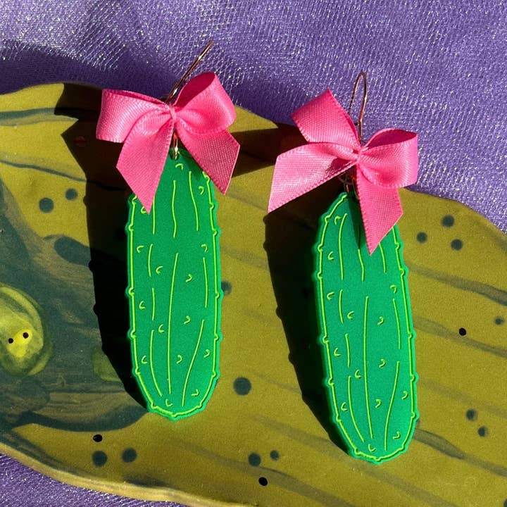 Boucles d'oreilles Coquette Pickle (faites main) pour la vente par Future Frenzy