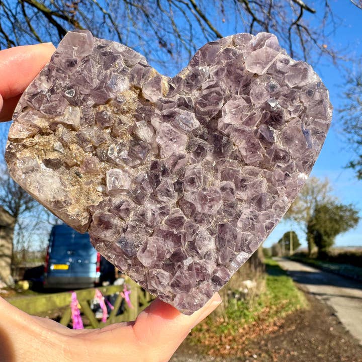 Cuore di ametista 6,2 cm-12,3 Come mostrato regalo cluster di San Valentino Regno Unito per la vendita all'ingrosso da parte di Elf Kendal Hippies