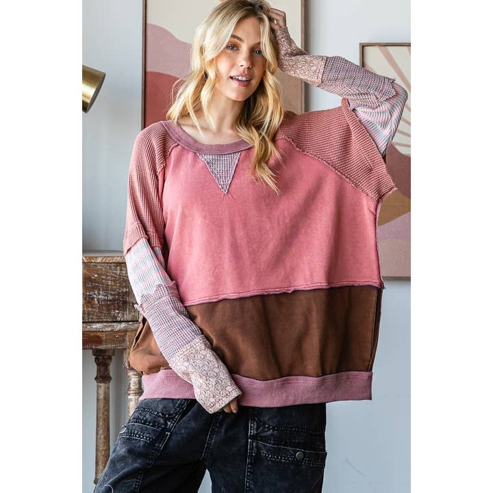 TOP DE PULÔVER DE MÍDIA MISTURADA COM DETALHES EM BLOCO COLORIDO LAVADO por atacado de Oli&Hali