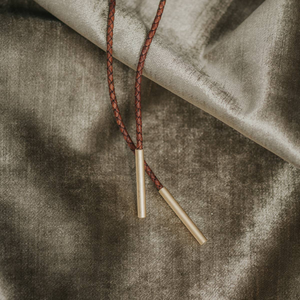 Commonform – Engroshandel Lariat/Y-hal halskæde – Soiree Bolo Slips2