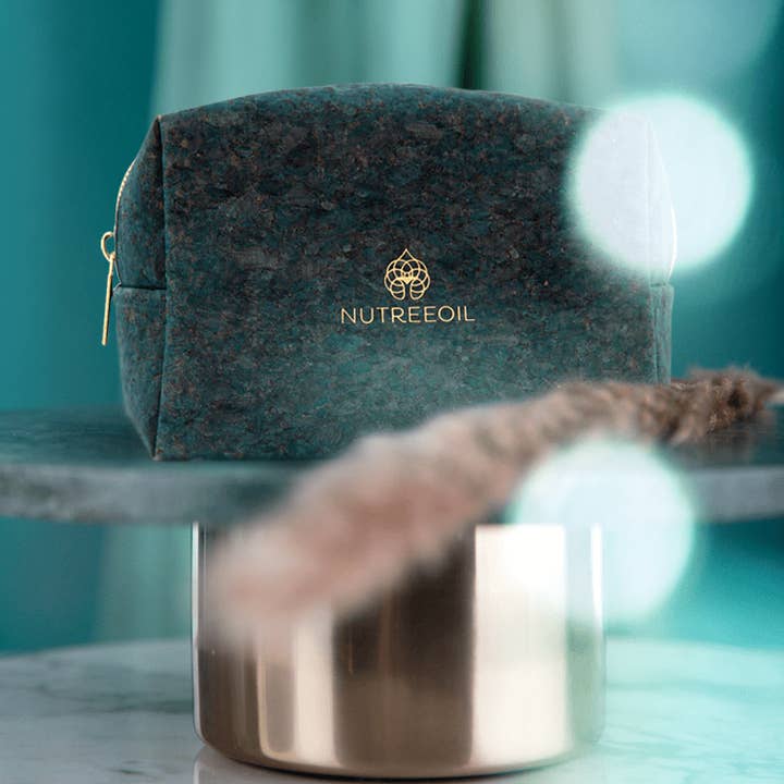 NUTREEOIL - Wholesale Make-up/cosmetic bag - Cosmetic bag made of fine natural cork0