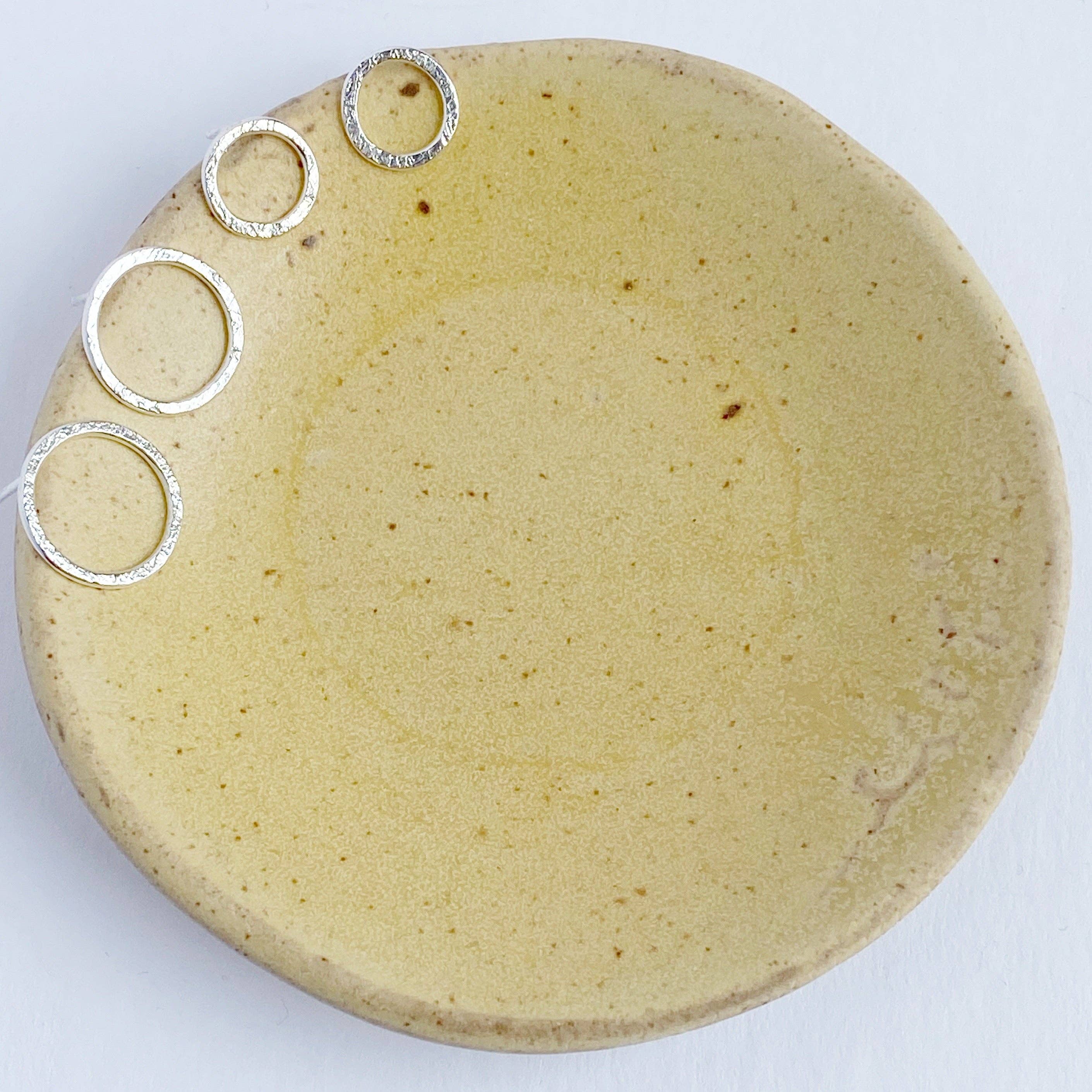 Shepherd’s Run Jewelry - Vendita all'ingrosso Orecchini a bottone - Mini Halo Stud6