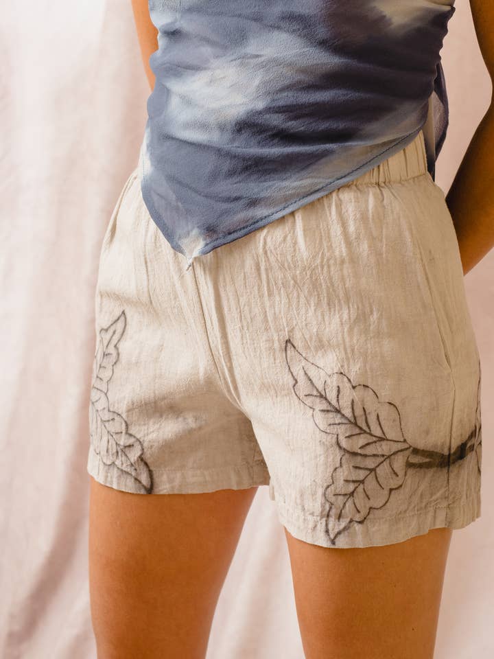 Kai Shorts in Feigenblatt-Blockdruck für den Großhandel von ARAE