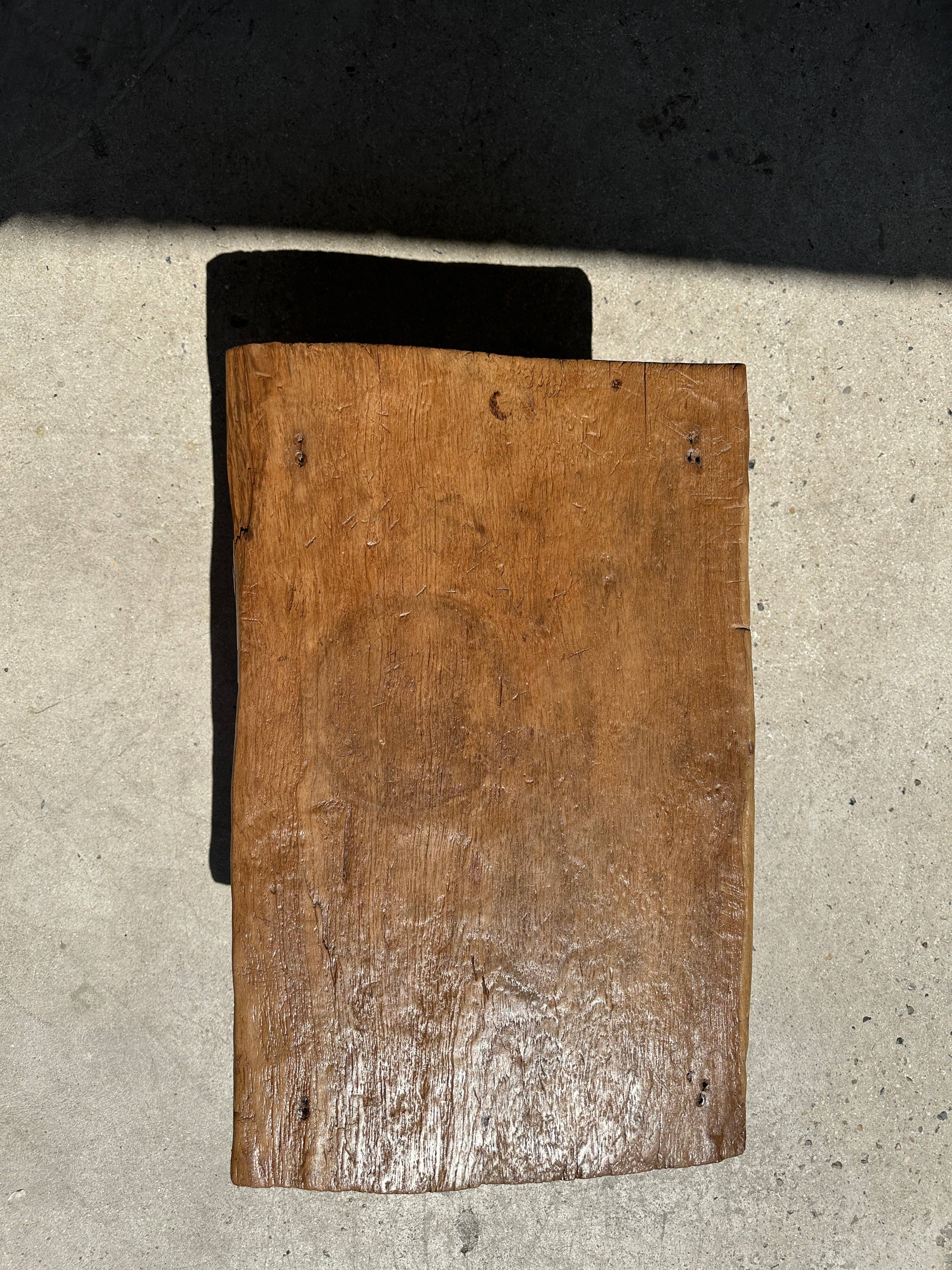 Office Objets – Großhandel Beistelltisch – Kleiner leichter Couchtisch aus hellem Teakholz mit vier Beinen H: 30 L: 63,5 B: 40 cm26