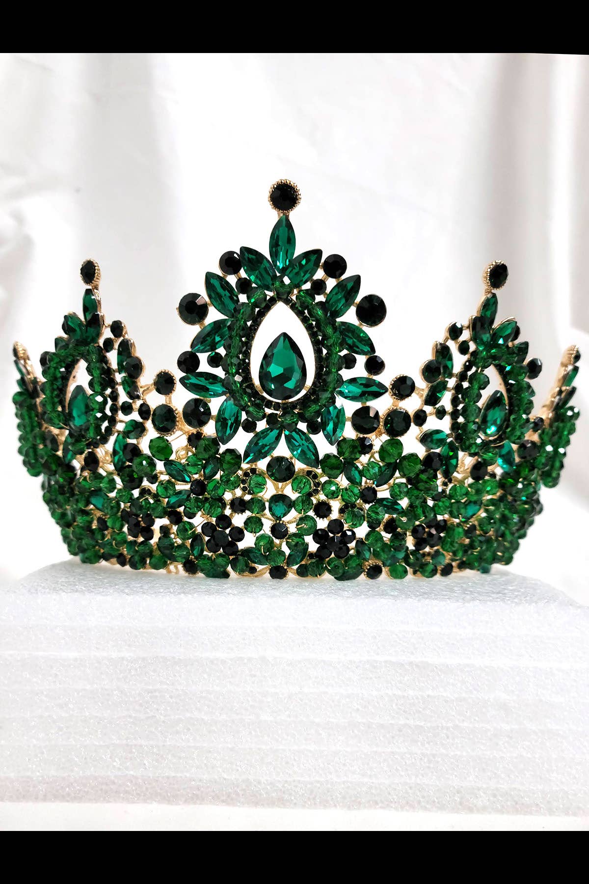 Chicas - Wholesale Tiara - Women's - Metal tiara with crystal balls and jewel rhinestones HT96219