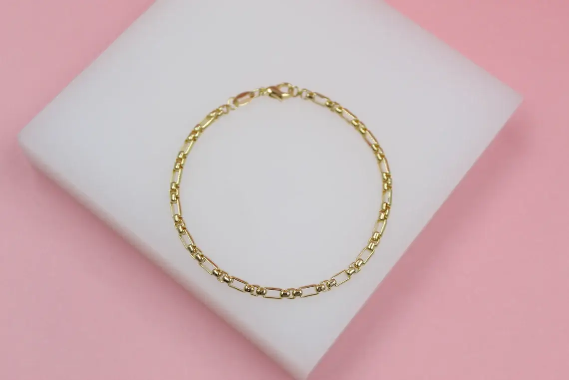 MIA Jewelry - Venta al por mayor Pulseras de cadenas y eslabones - Brazalete con caja redondeada inspirada en Figaro con relleno de oro2