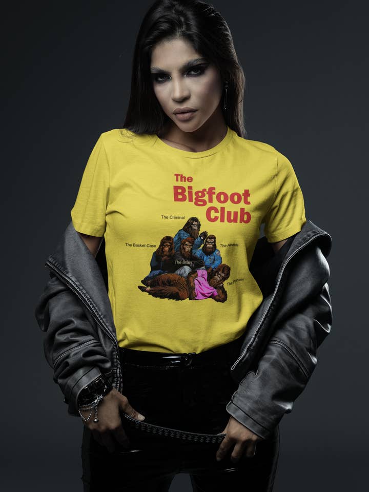 T-shirt The Bigfoot Club (amarelo) por atacado de Squatchin’ Country