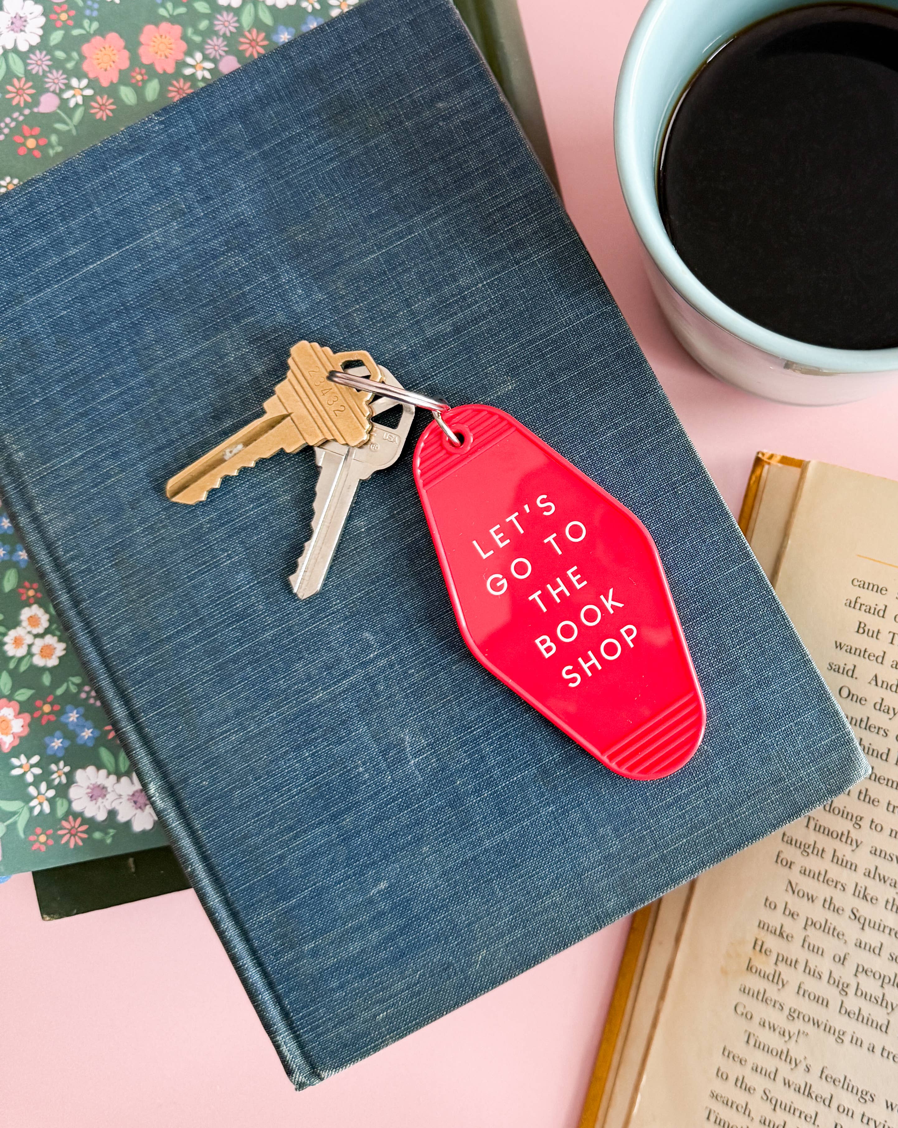 Declaration & Co - Vente Porte-clés – unisexe - Porte-clés rétro d'hôtel - Allons à la librairie3