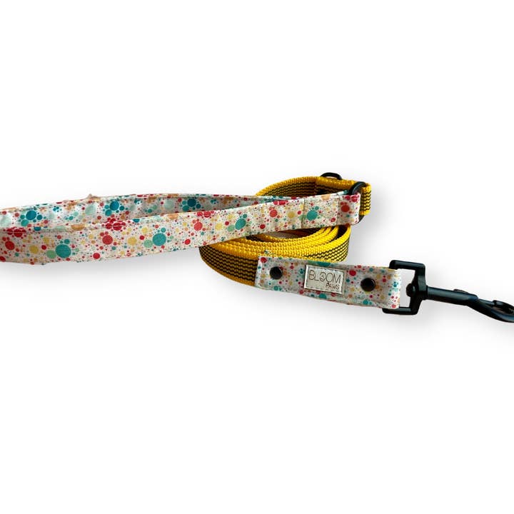 Rubber Dog Leash - Ljusa prickar - Återvunnet tyg för wholesale av Bloom Paws