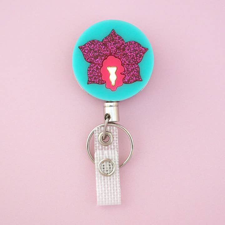 Bobine de badge en acrylique et métal Orchidée pour la vente par Girlfetti