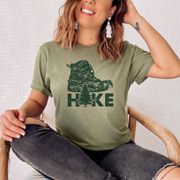 Camiseta Hike Boot para venta al por mayor de Woobie Beans Jewelry, Gifts & Apparel