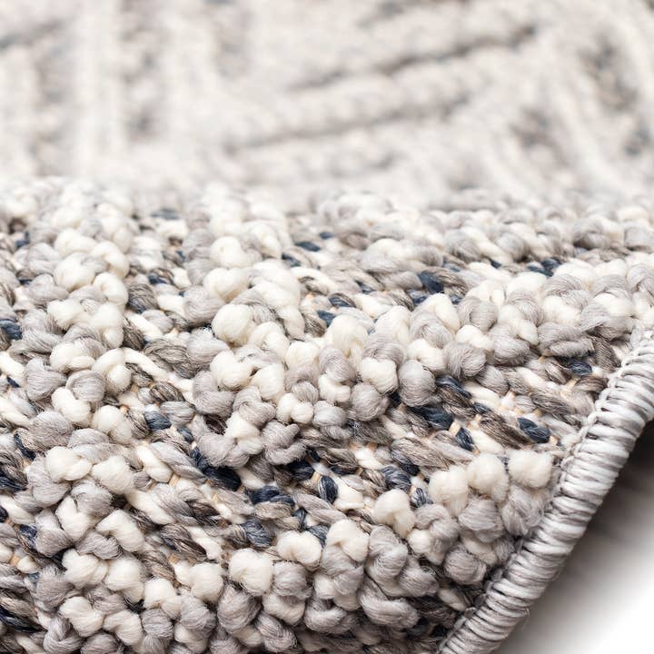 Liora Manne Dunes Chevron Indoor/Outdoor Area Rug Silver for wholesale on Faire2