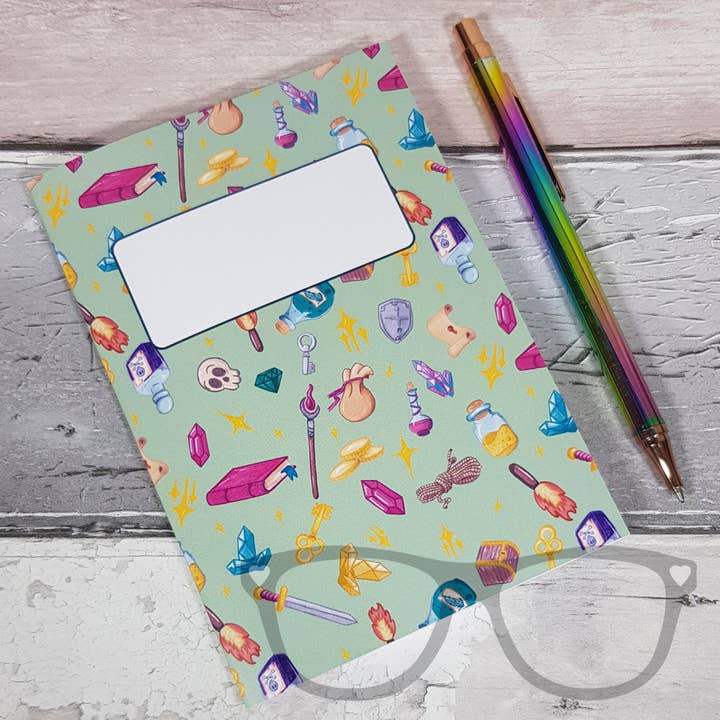 Eventyrjournal A6 Notesbog - Perfekt til bordrollespil og virkelige noter for engroshandel hos Mini Geek Boutique
