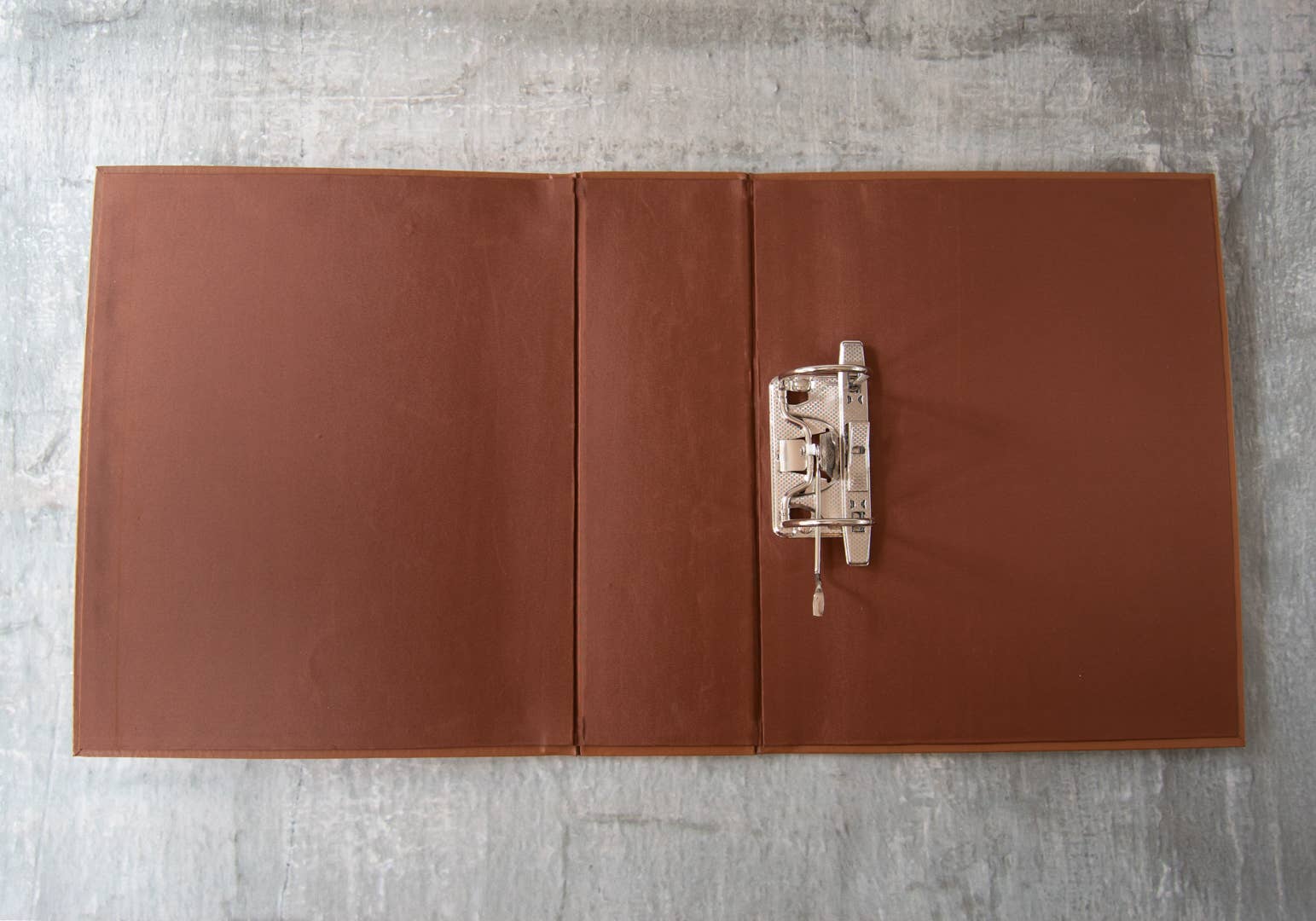 Creatico - Vente Classeurs - Classeur à levier A4 70 mm en cuir Envoy Life Arts11