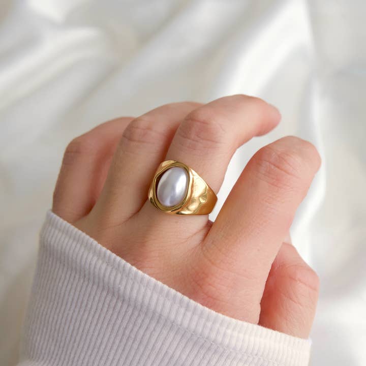 Pärluttalande Ring - Djärv Pärlring - Pärlsignettring för wholesale av Blueyejewelry