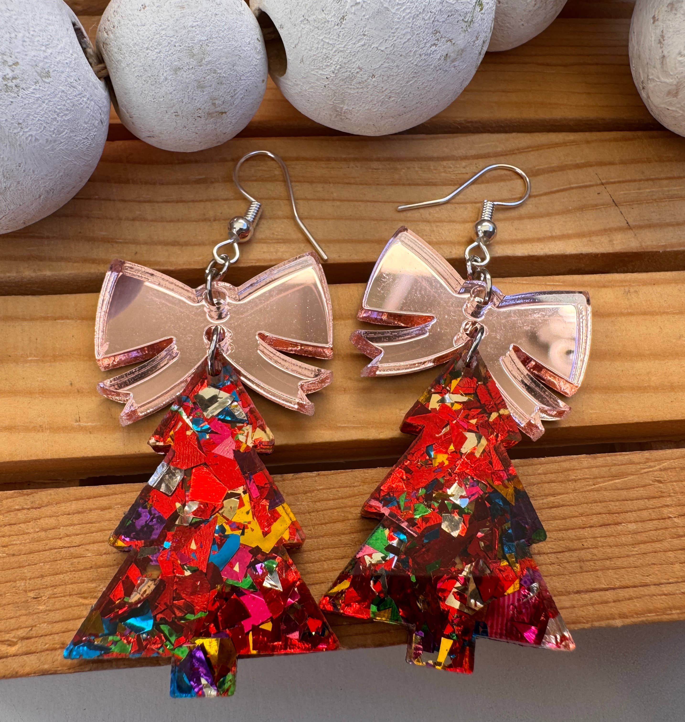 Truly Olive – Brincos de argola por atacado – Árvores de Natal com Brilho e Laço Dourado Rosé8