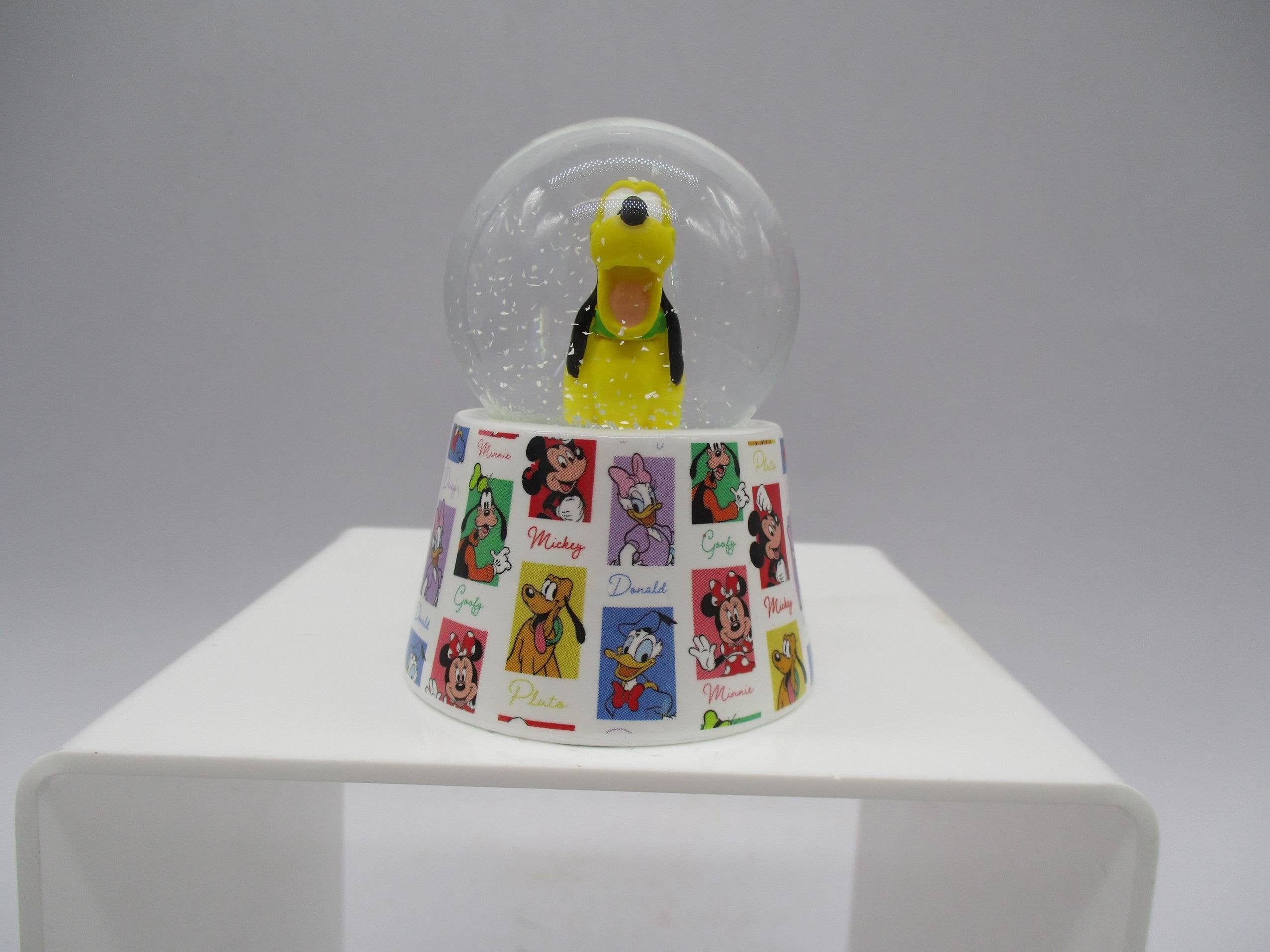 Silver Buffalo - Wholesale Snow Globe - Disney Pluto Boxed 45mm Light Up Snow Globe1