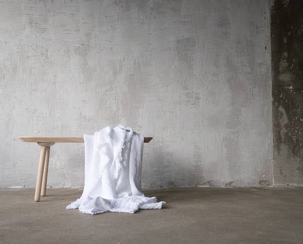 LinenMe - Wholesale Throw Blanket - Linen Throw With Fringes White Washed Waffle1