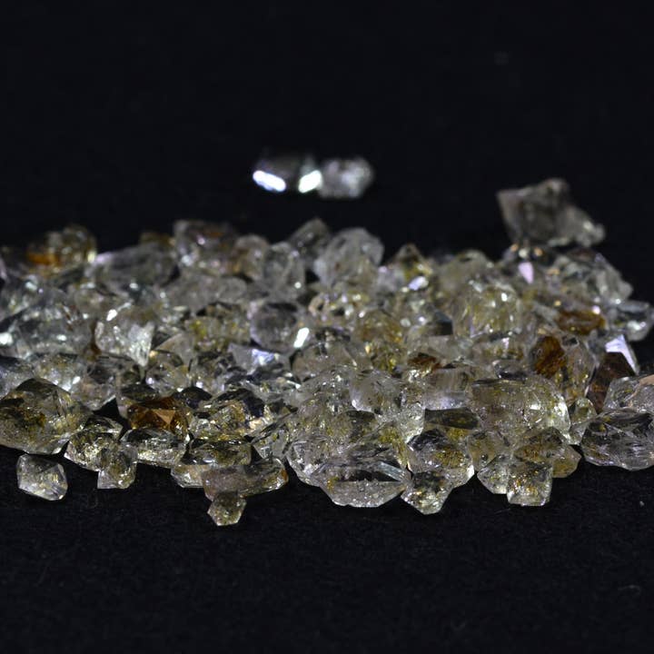 Enhydro Petroleum Oil Diamond Quartz Specimens - 5ct Weight for wholesale by Calder Crystals