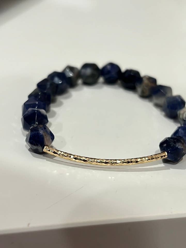 Bracelet à barrettes hexagonales en sodalite pour la vente par Brooklyn Belle Designs