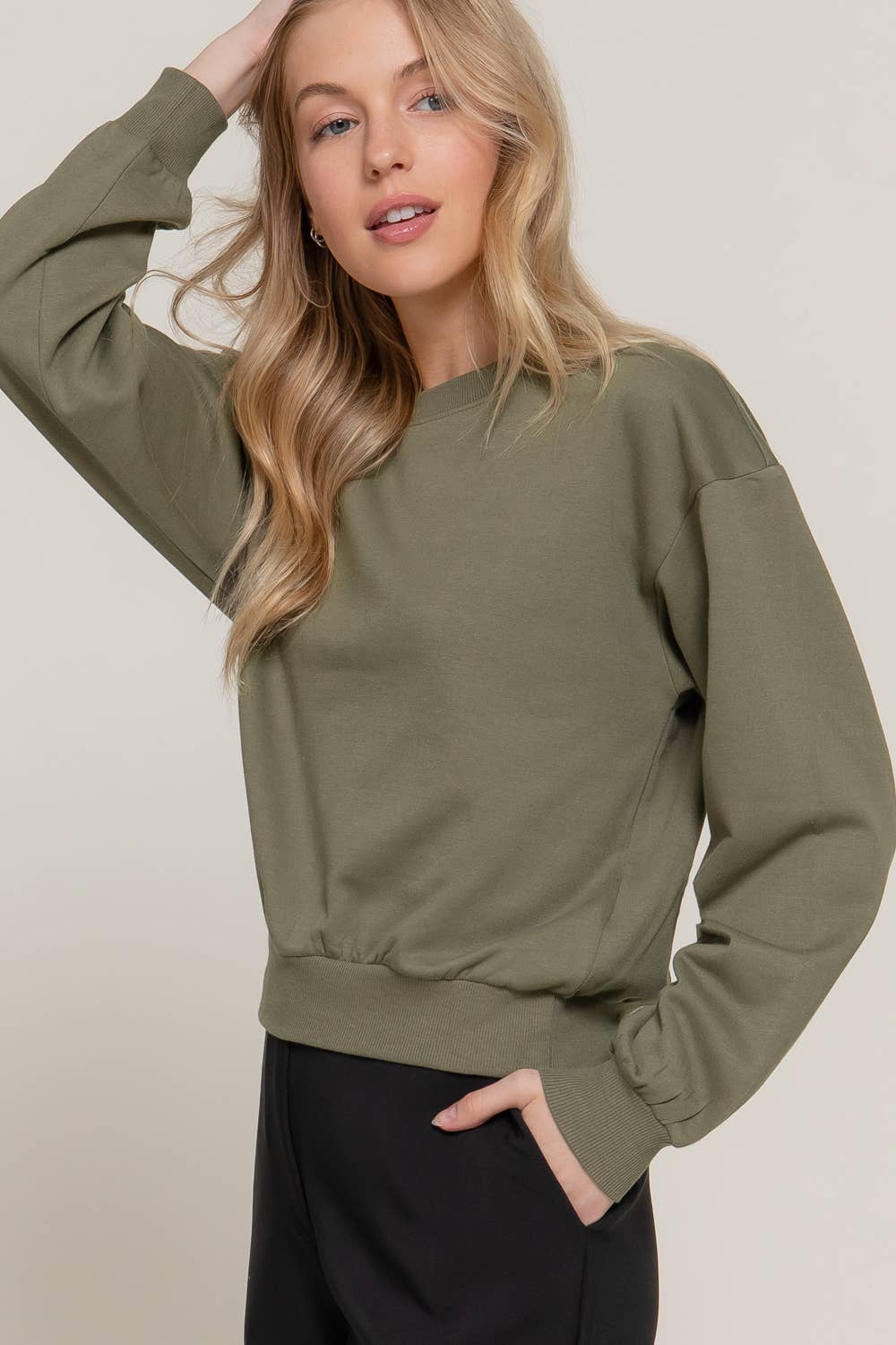Active Basic | Active USA – Engroshandel Sweatshirt - Dame – Crop sweatshirt med rund hals og lange ærmer6