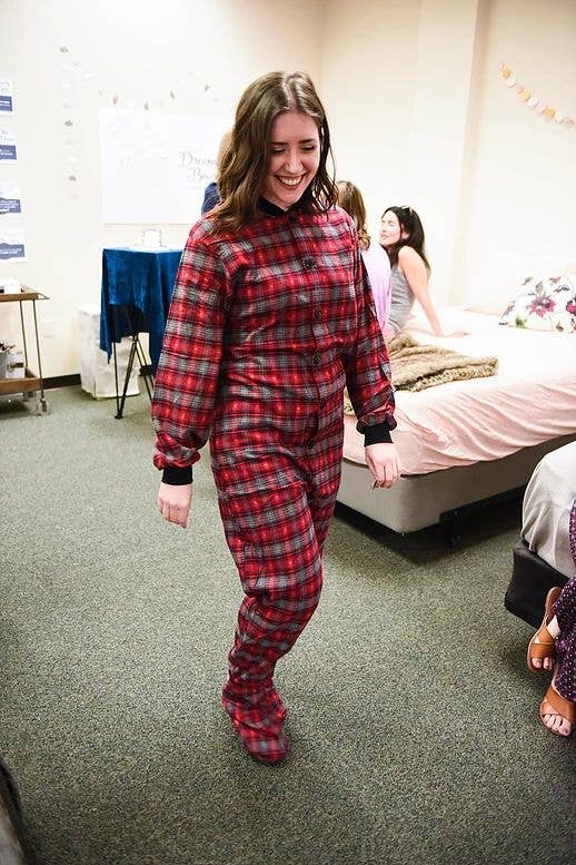 BIG FEET PAJAMA CO. Hoodie Footed Plush Drop seat Onesie Pajamas for Men  and Women : : Clothing, Shoes & Accessories